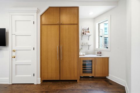 Tiny photo for 1352 N La Salle Drive, Chicago, IL 60610 (MLS # 12602393)