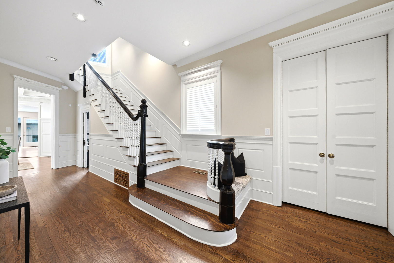 1352 N La Salle Drive