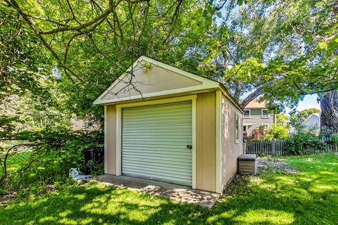 Single Family Residence in Gurnee IL 1925 Gatewood Drive 36.jpg