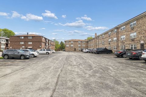 Tiny photo for 7112 99th Street #309, Chicago Ridge, IL 60415 (MLS # 12635207)