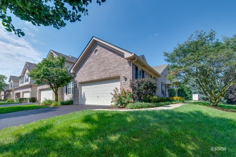 Photo of 981 Oak Ridge Boulevard, Elgin, IL 60120 (MLS # 12745664)