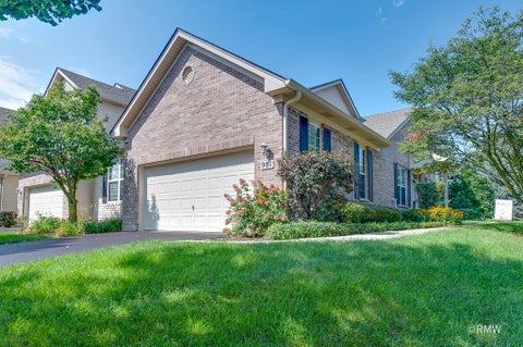 Tiny photo for 981 Oak Ridge Boulevard, Elgin, IL 60120 (MLS # 12745664)