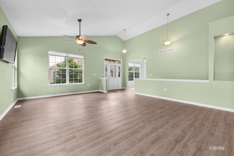 Tiny photo for 981 Oak Ridge Boulevard, Elgin, IL 60120 (MLS # 12745664)