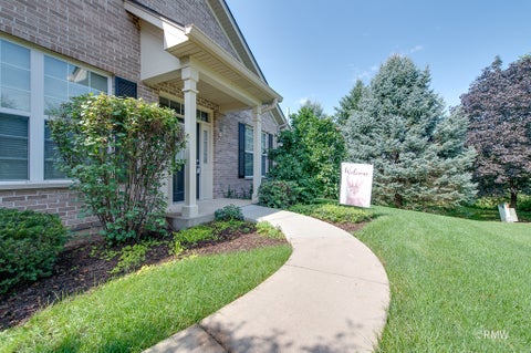 Tiny photo for 981 Oak Ridge Boulevard, Elgin, IL 60120 (MLS # 12745664)