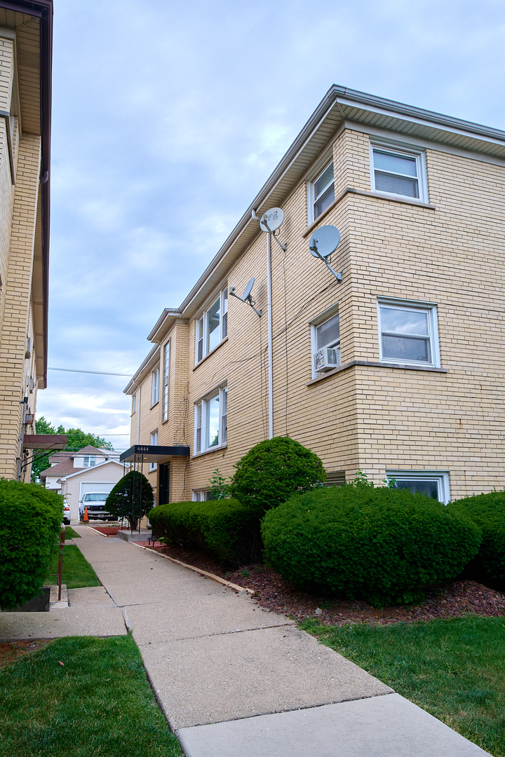 4444 N Central Avenue 2W