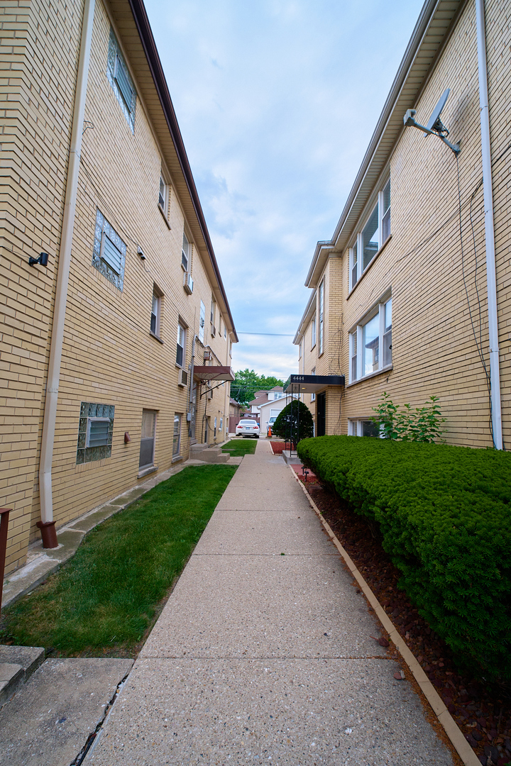 4444 N Central Avenue 2W