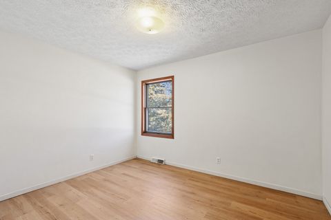 Tiny photo for 33430 N Hunt Club Road, Libertyville, IL 60048 (MLS # 12567102)