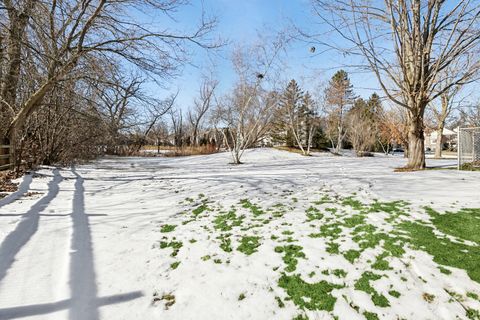 Tiny photo for 33430 N Hunt Club Road, Libertyville, IL 60048 (MLS # 12567102)