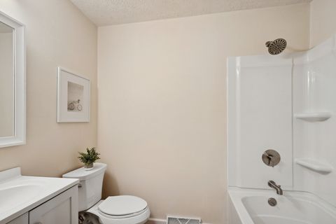 Tiny photo for 33430 N Hunt Club Road, Libertyville, IL 60048 (MLS # 12567102)