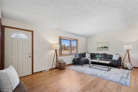 Tiny photo for 33430 N Hunt Club Road, Libertyville, IL 60048 (MLS # 12567102)