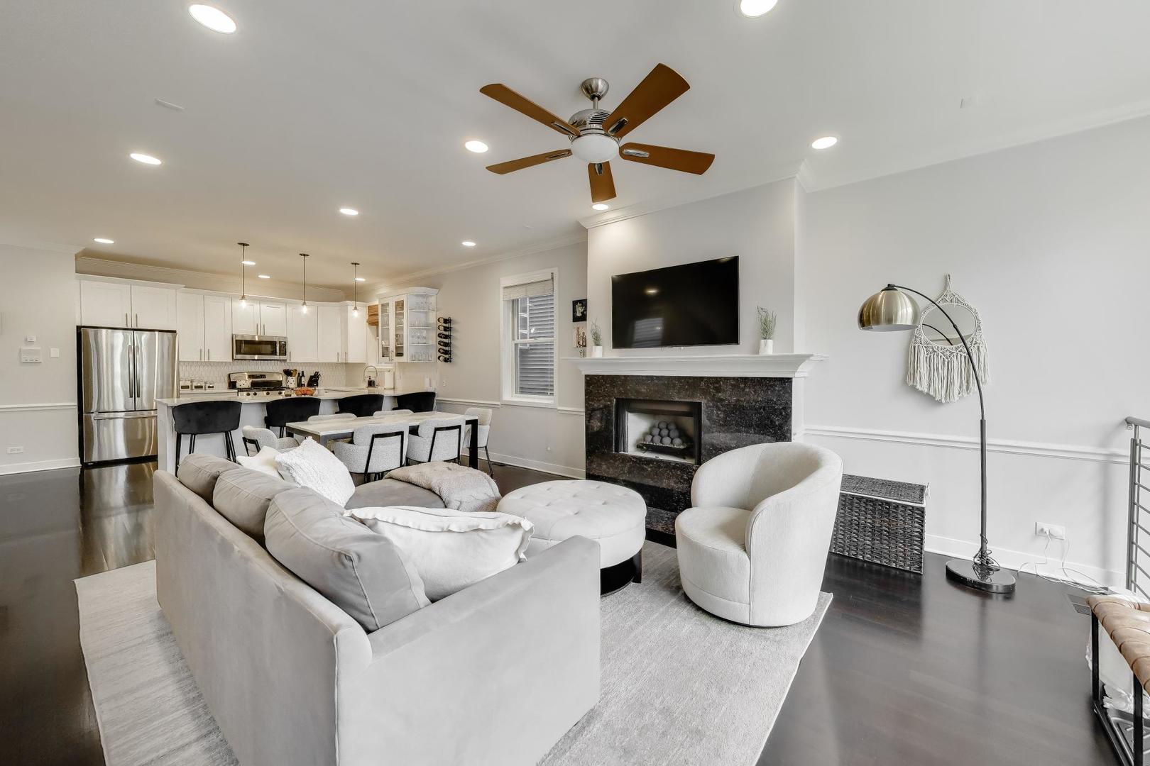 1638 W Diversey Parkway 1