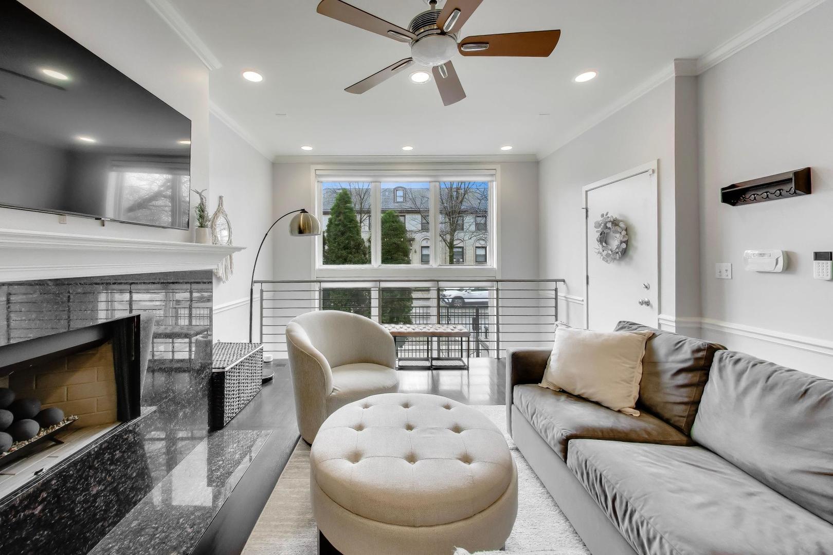 1638 W Diversey Parkway 1