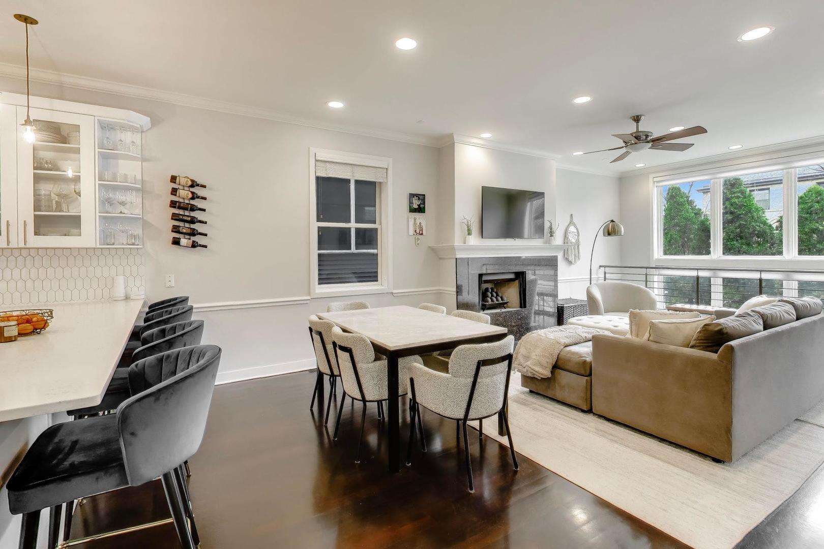 1638 W Diversey Parkway 1
