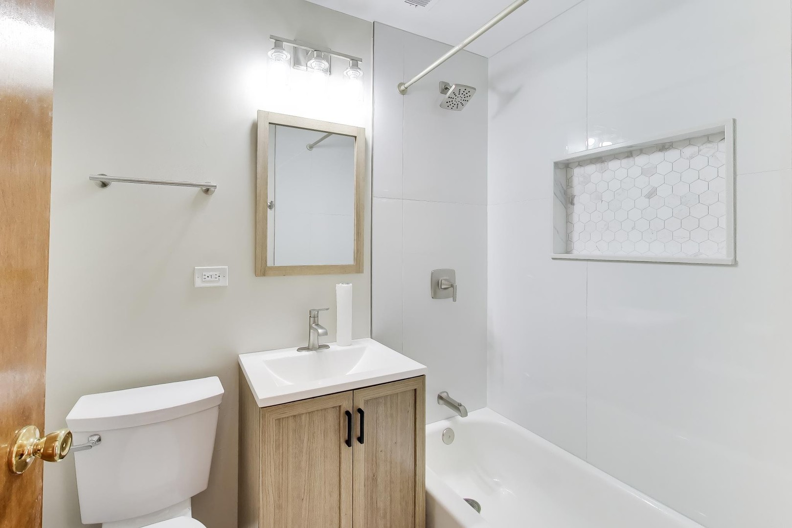946 W Sheridan Road 2