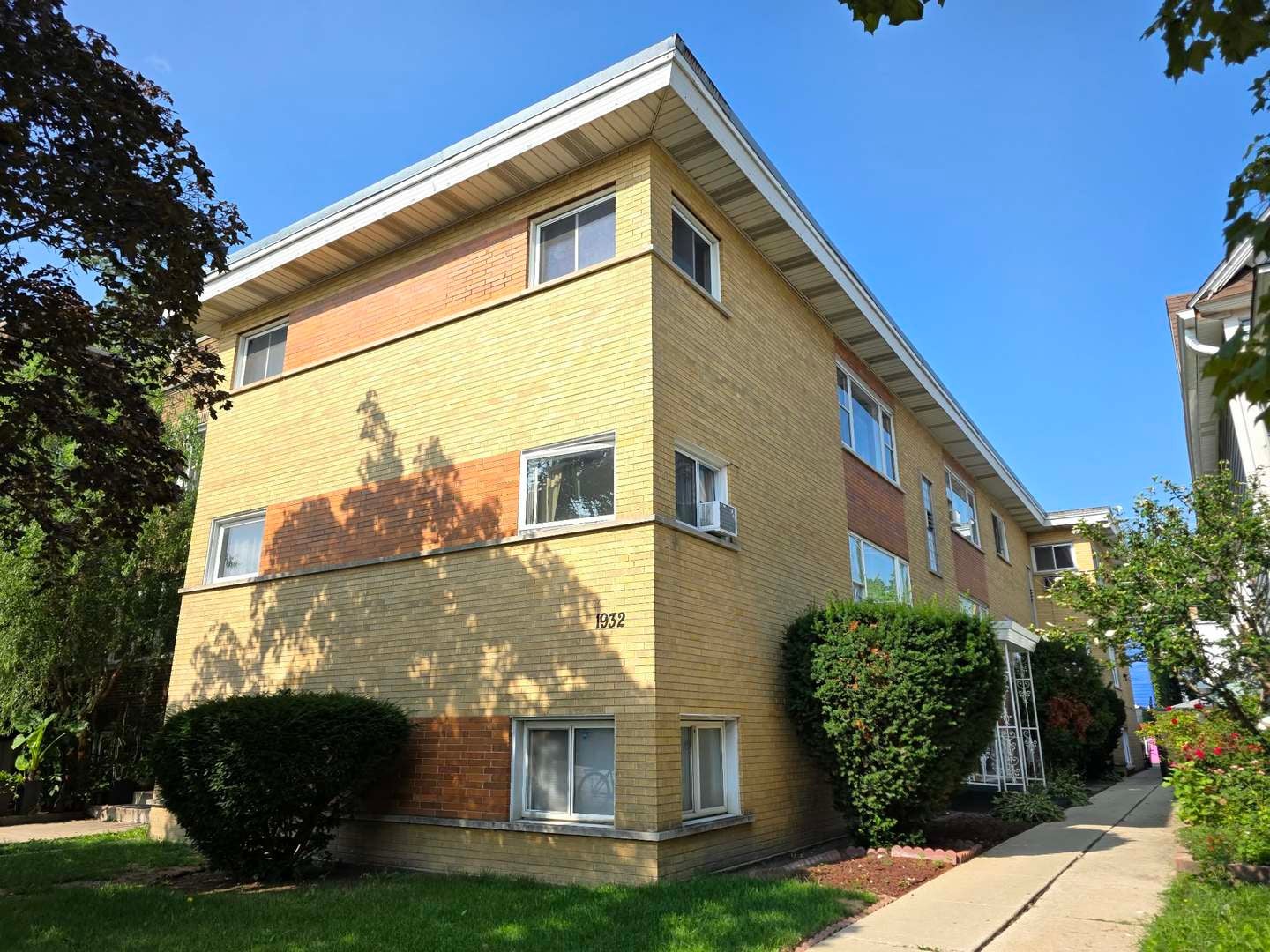 1932 S Central Avenue 9