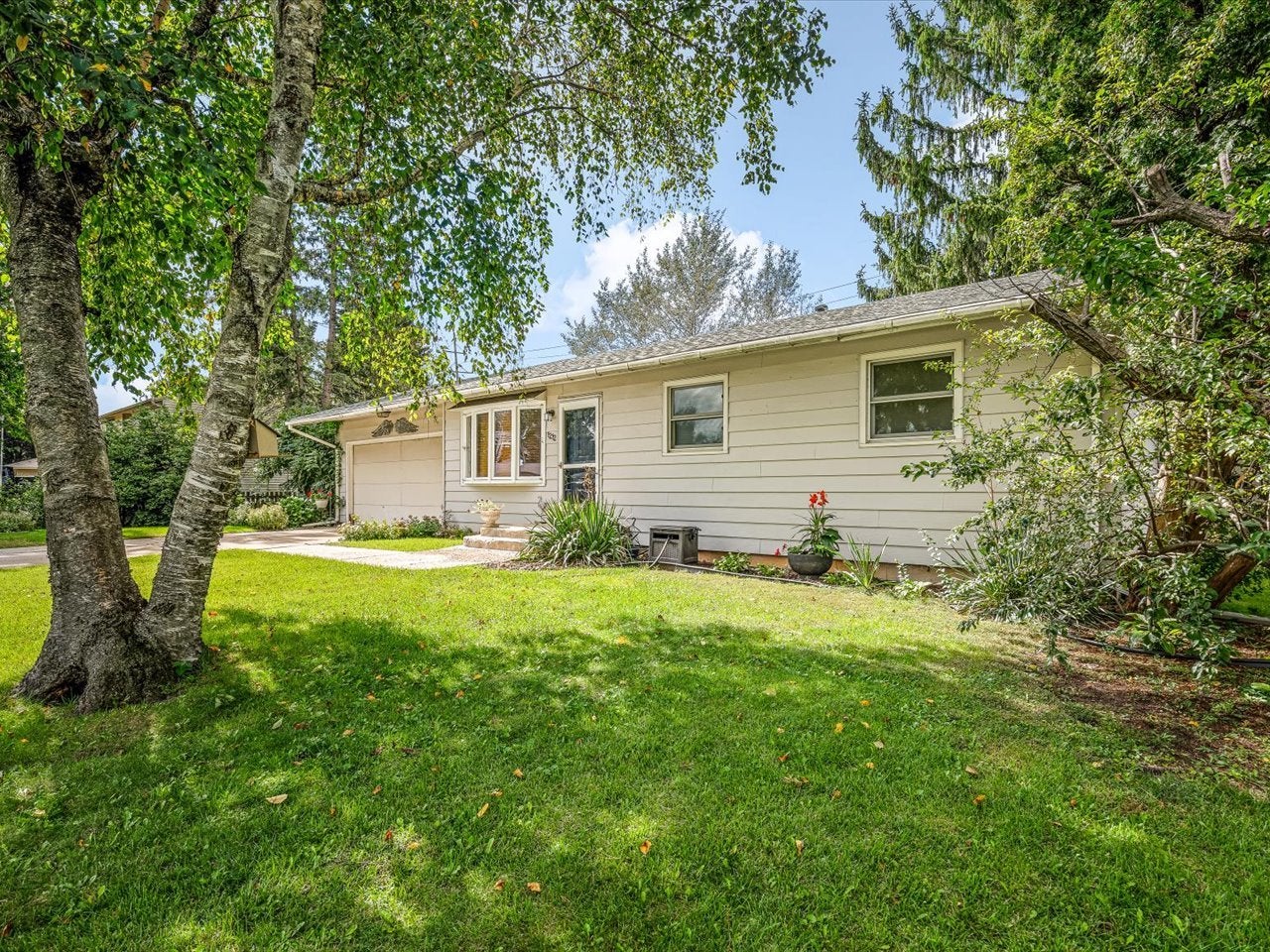 1212 Crystal Drive