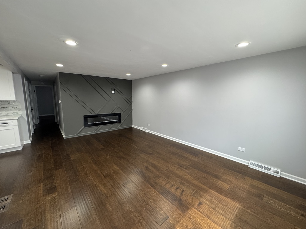 1228 E 87th Place