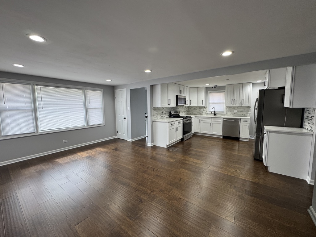 1228 E 87th Place