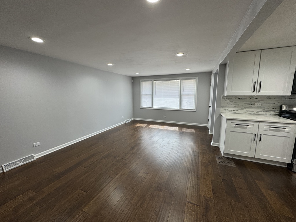 1228 E 87th Place