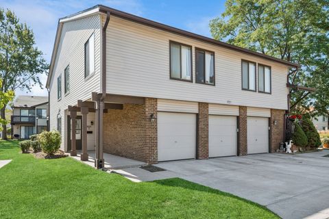 Photo of 1323 Kingsbury Drive #2, Hanover Park, IL 60133 (MLS # 12477646) Photo of 1323 Kingsbury Drive #2, Hanover Park, IL 60133 (MLS # 12477646)