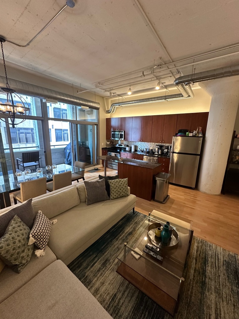 565 W Quincy Street 604