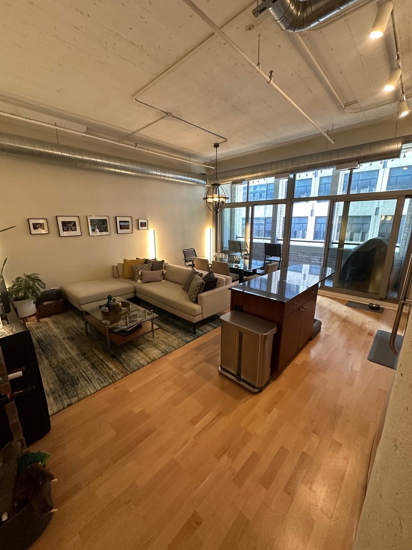 565 W Quincy Street 604
