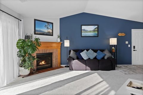 Tiny photo for 1606 Stratford Court #C2, Wheeling, IL 60090 (MLS # 12582206)