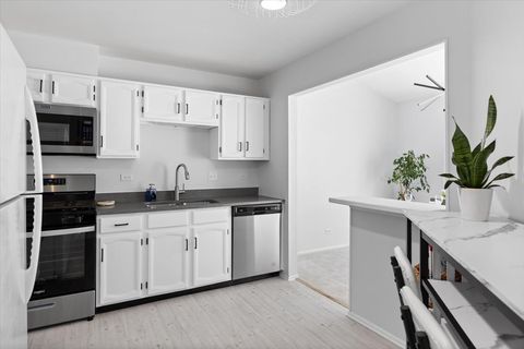 Tiny photo for 1606 Stratford Court #C2, Wheeling, IL 60090 (MLS # 12582206)