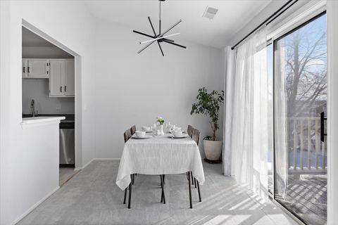 Tiny photo for 1606 Stratford Court #C2, Wheeling, IL 60090 (MLS # 12582206)