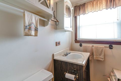 Tiny photo for 308 Mckinley Avenue, Libertyville, IL 60048 (MLS # 12493808)