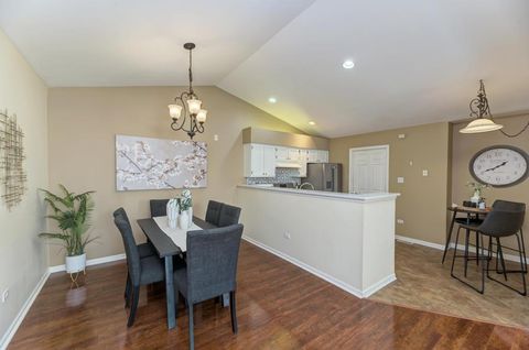 Tiny photo for 833 HAVENSHIRE Road #833, Naperville, IL 60565 (MLS # 12594150)