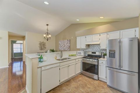 Tiny photo for 833 HAVENSHIRE Road #833, Naperville, IL 60565 (MLS # 12594150)