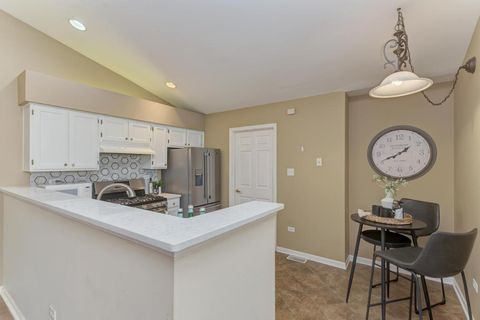 Tiny photo for 833 HAVENSHIRE Road #833, Naperville, IL 60565 (MLS # 12594150)