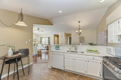 Tiny photo for 833 HAVENSHIRE Road #833, Naperville, IL 60565 (MLS # 12594150)