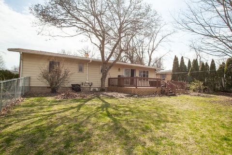 Tiny photo for 504 Radliff Road, Bloomington, IL 61701 (MLS # 12604780)