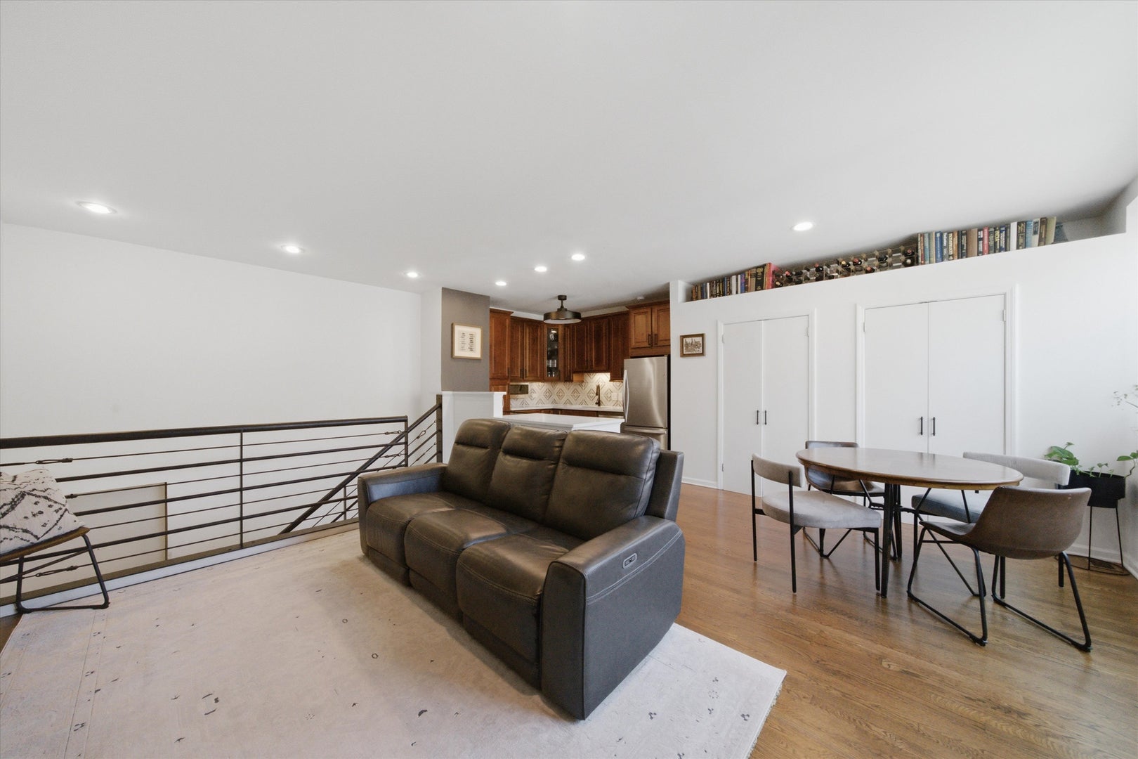 2343 N Greenview Avenue 105