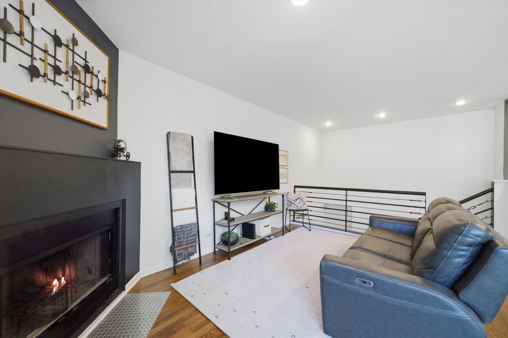 2343 N Greenview Avenue 105