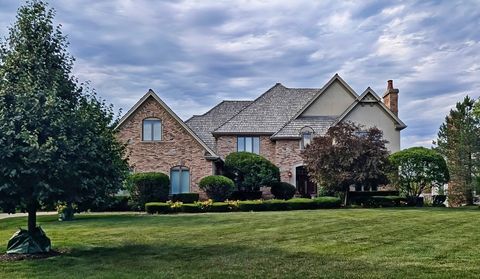Photo of 14590 S Somerset Circle, Green Oaks, IL 60048 (MLS # 12401897)