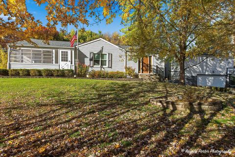 Photo of 37048 N Lawrence Drive, Lake Villa, IL 60046 (MLS # 12511108)