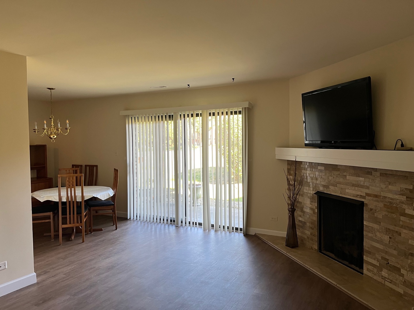 1607 Thames Court D