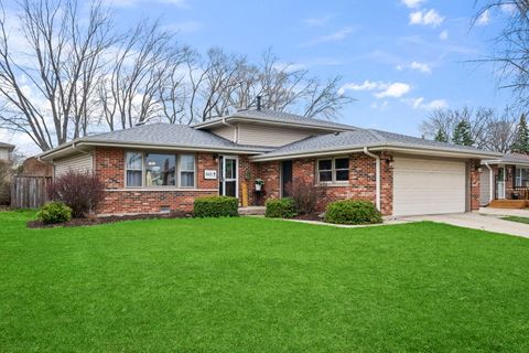 Photo of 840 E Marshall Court, Palatine, IL 60074 (MLS # 12587314)