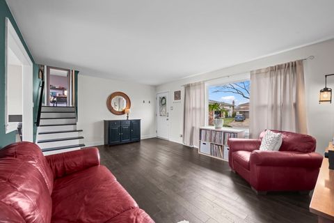 Tiny photo for 840 E Marshall Court, Palatine, IL 60074 (MLS # 12587314)