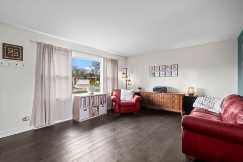 Tiny photo for 840 E Marshall Court, Palatine, IL 60074 (MLS # 12587314)