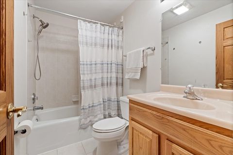 Tiny photo for 407 S Oak Park Avenue #H, Oak Park, IL 60302 (MLS # 12623965)