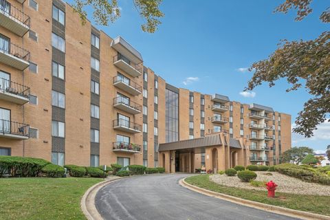 Photo of 900 W Sunset Drive #410, Glenwood, IL 60425 (MLS # 12443677)