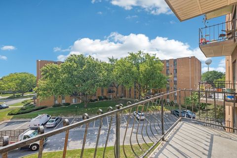 Tiny photo for 900 W Sunset Drive #410, Glenwood, IL 60425 (MLS # 12443677)