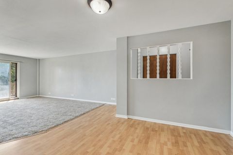 Tiny photo for 900 W Sunset Drive #410, Glenwood, IL 60425 (MLS # 12443677)