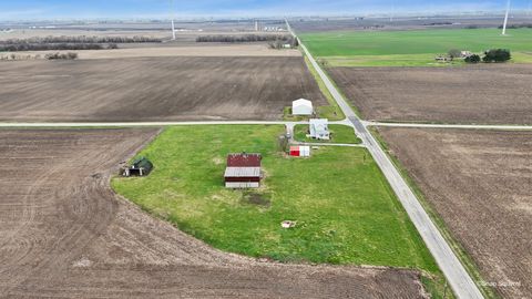 Tiny photo for 724 E 2600 North Road, Penfield, IL 61862 (MLS # 12604838)