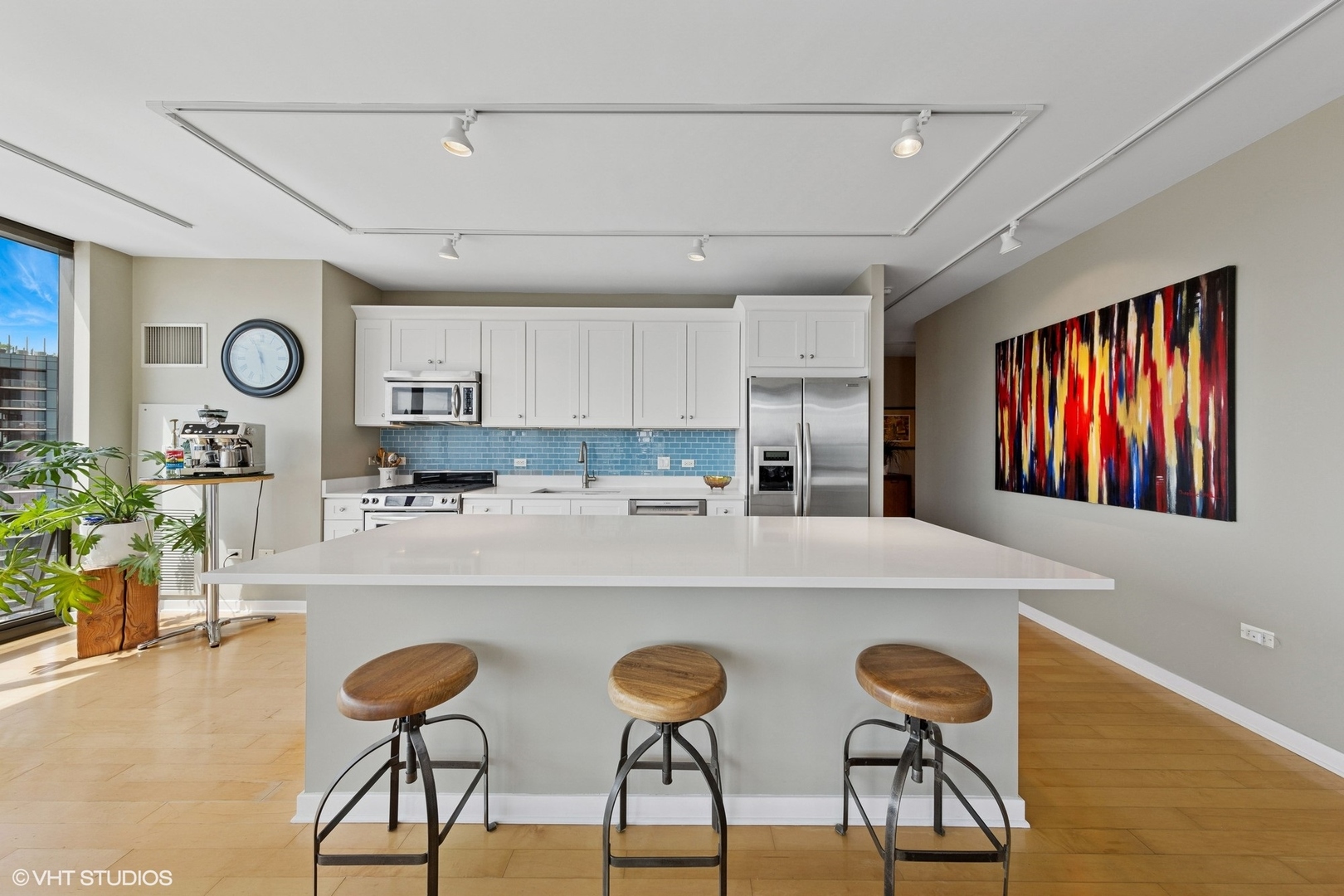 860 W Blackhawk Street 2207