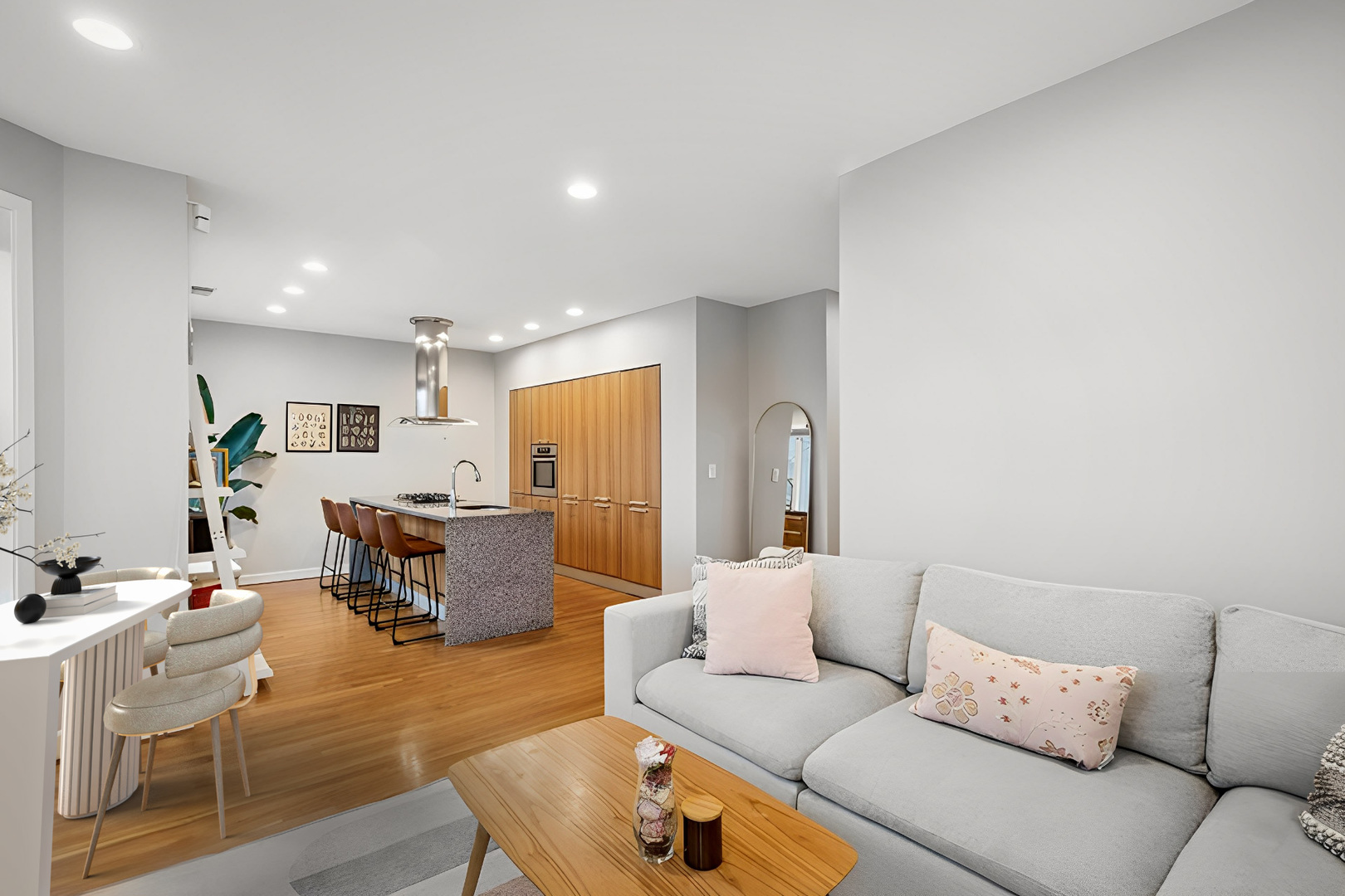 1655 N Fairfield Avenue 401
